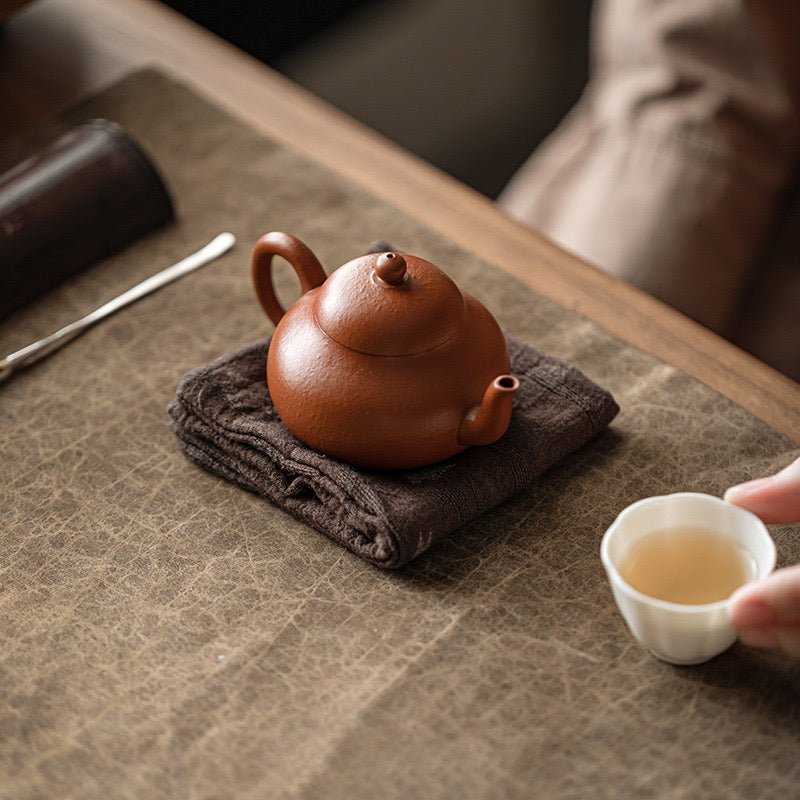 Hand Dyed Burned Flower Patterned Pure - cotton Absorbent and Soft Tea TowelsaccessoiresAnyee TeaHand Dyed Burned Flower Patterned Pure - cotton Absorbent and Soft Tea TowelsRabbit (Dark Brown)