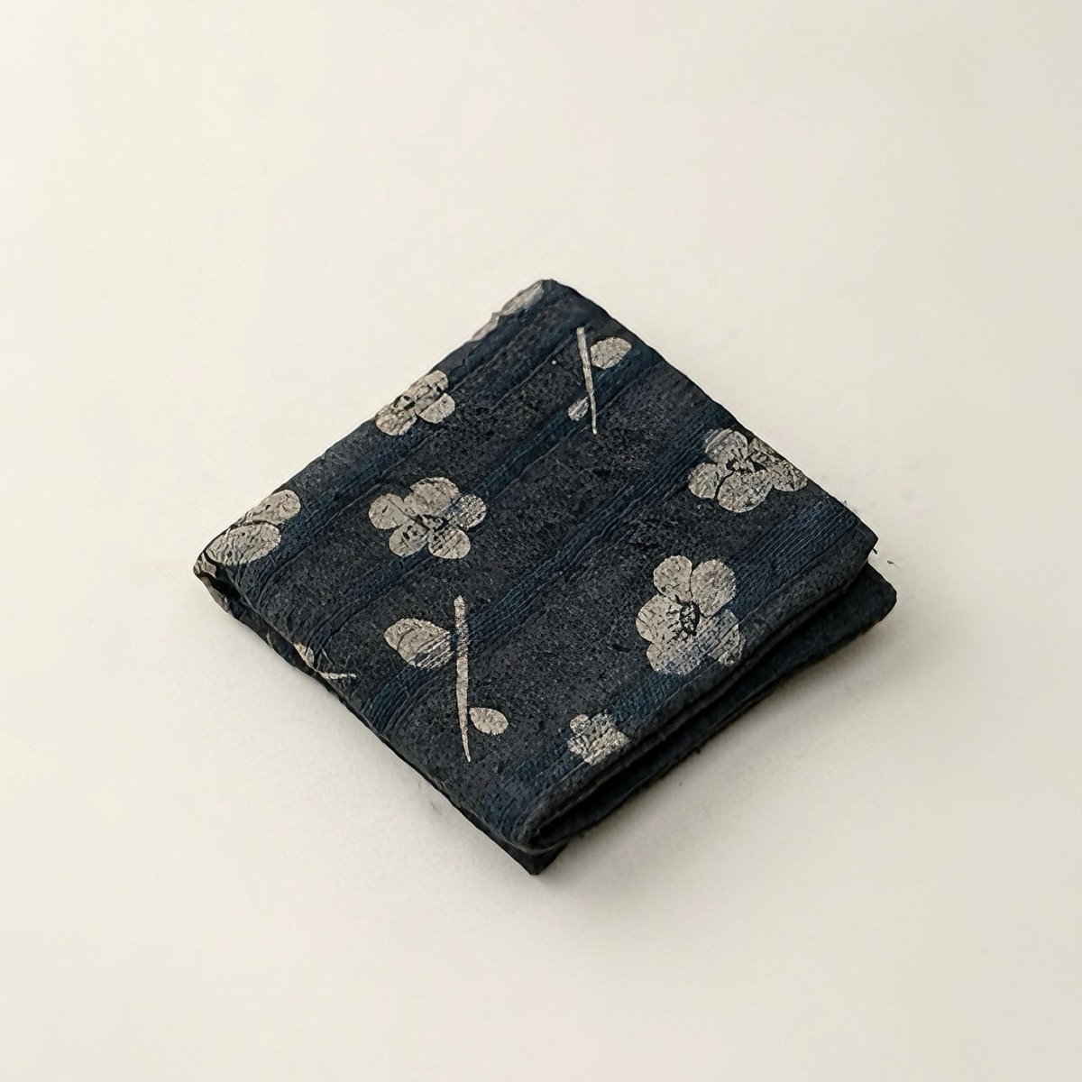 Hand Dyed Burned Flower Patterned Pure - cotton Absorbent and Soft Tea TowelsaccessoiresAnyee TeaHand Dyed Burned Flower Patterned Pure - cotton Absorbent and Soft Tea TowelsBlossom (Dark Blue)