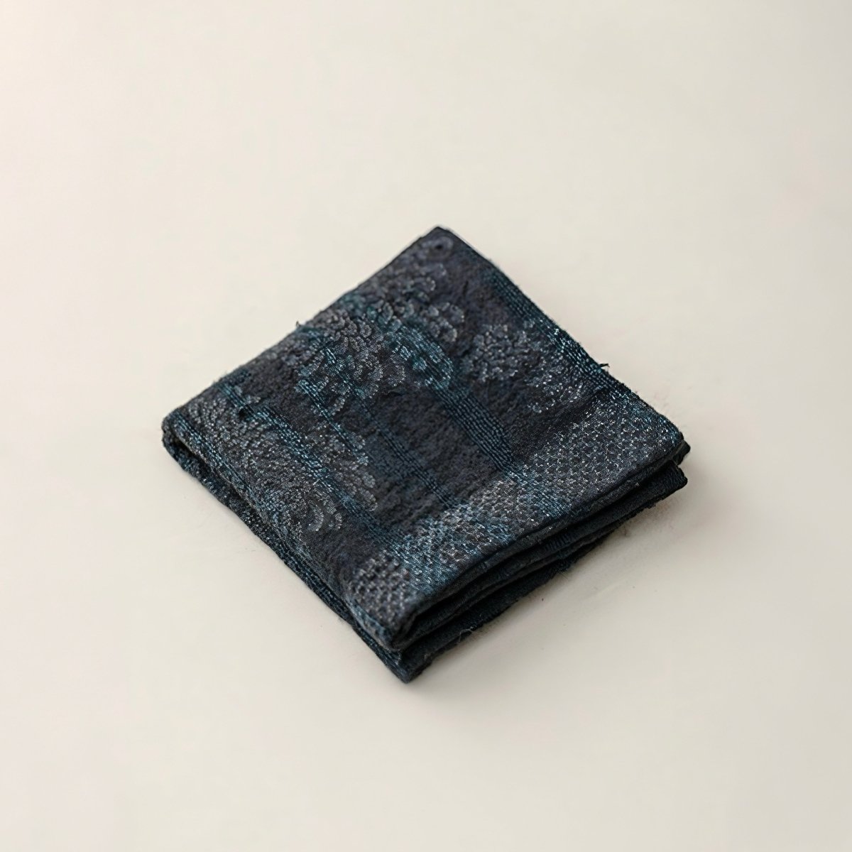 Hand Dyed Burned Flower Patterned Pure - cotton Absorbent and Soft Tea TowelsaccessoiresAnyee TeaHand Dyed Burned Flower Patterned Pure - cotton Absorbent and Soft Tea TowelsChrysanthemum Rhyme (Dark Blue)