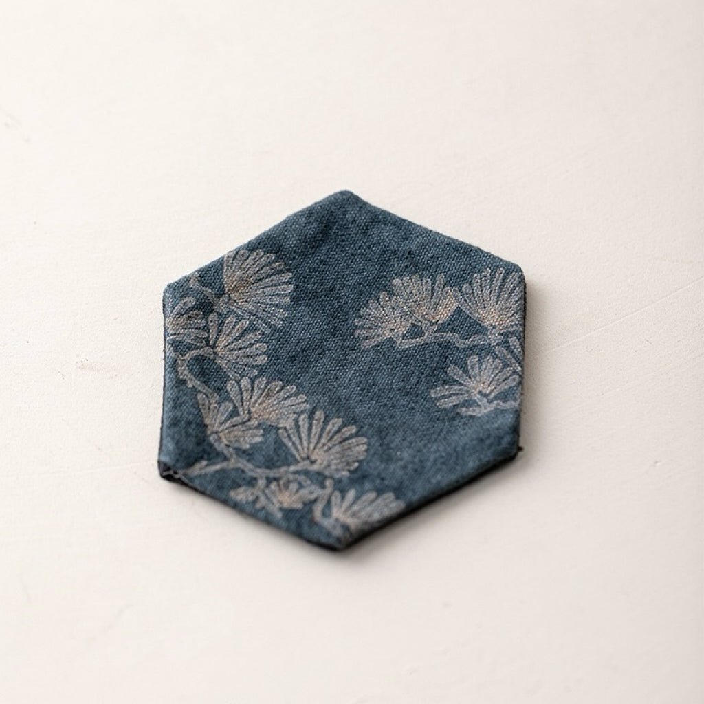 Handmade Tie Dyed Hexagonal Cup MatsaccessoiresAnyee TeaHandmade Tie Dyed Hexagonal Cup MatsPine needles