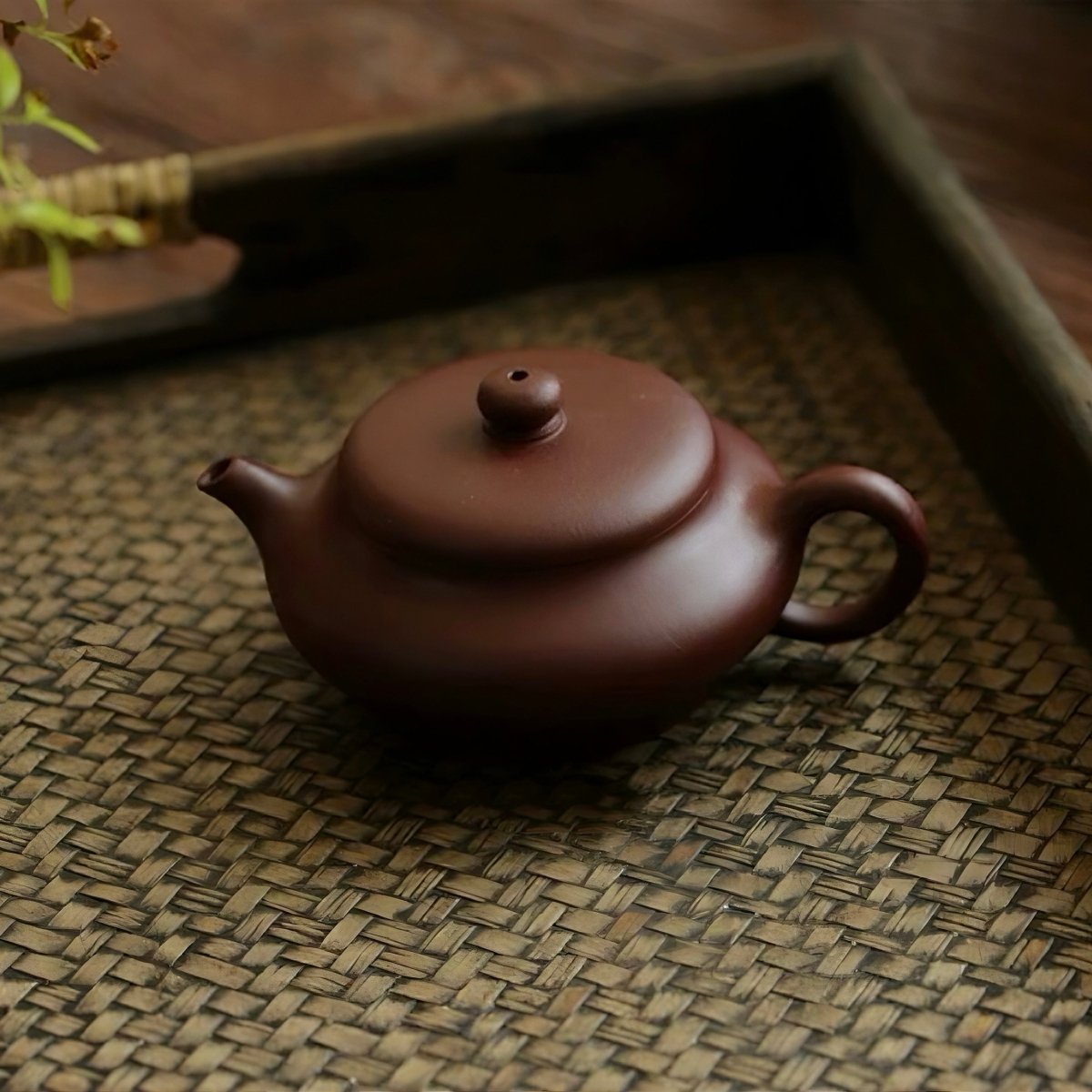 Huzhi Bottom Groove Qing Yixing Teapotyixing teapotAnyee TeaHuzhi Bottom Groove Qing Yixing Teapot