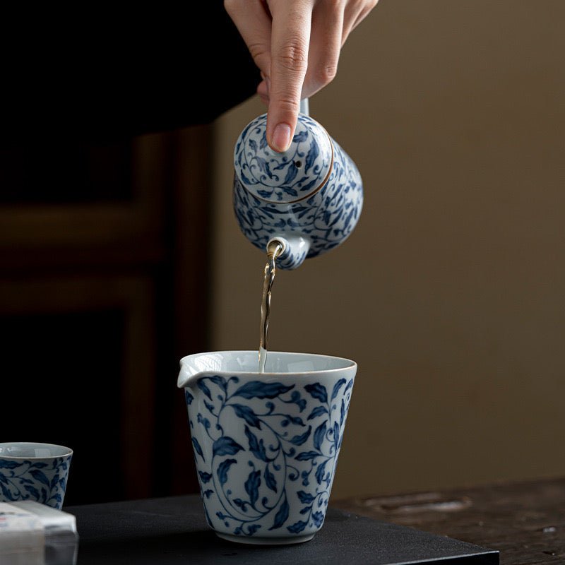 Porcelain Teapot with Chinese Blue - and - white PatternsteapotsAnyee TeaPorcelain Teapot with Chinese Blue - and - white Patterns