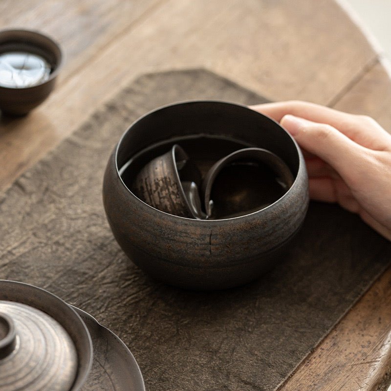 Rough Pottery Tea Washing Basin with Iron GlazeaccessoiresAnyee TeaRough Pottery Tea Washing Basin with Iron Glaze