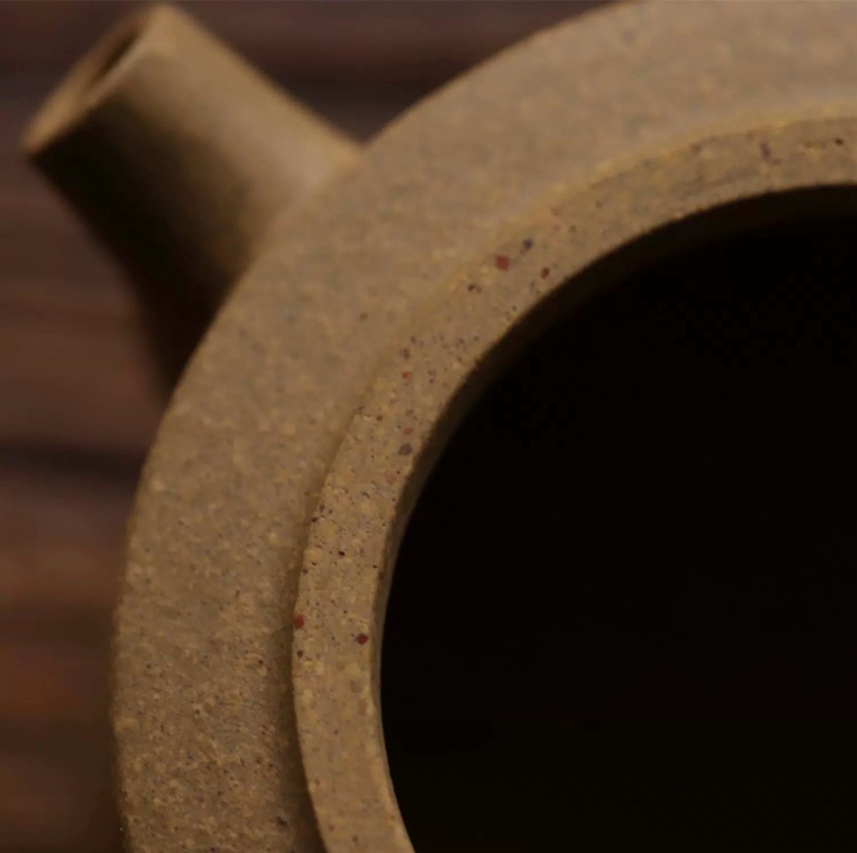 ‘Zhu Chu’ Classic Pillar Yellow Dragon Mountain Original Mine Clay Yixing Teapotyixing teapotAnyee Tea‘Zhu Chu’ Classic Pillar Yellow Dragon Mountain Original Mine Clay Yixing Teapot
