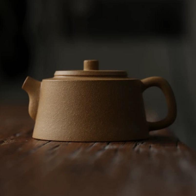 ‘Zhu Chu’ Classic Pillar Yellow Dragon Mountain Original Mine Clay Yixing Teapotyixing teapotAnyee Tea‘Zhu Chu’ Classic Pillar Yellow Dragon Mountain Original Mine Clay Yixing Teapot