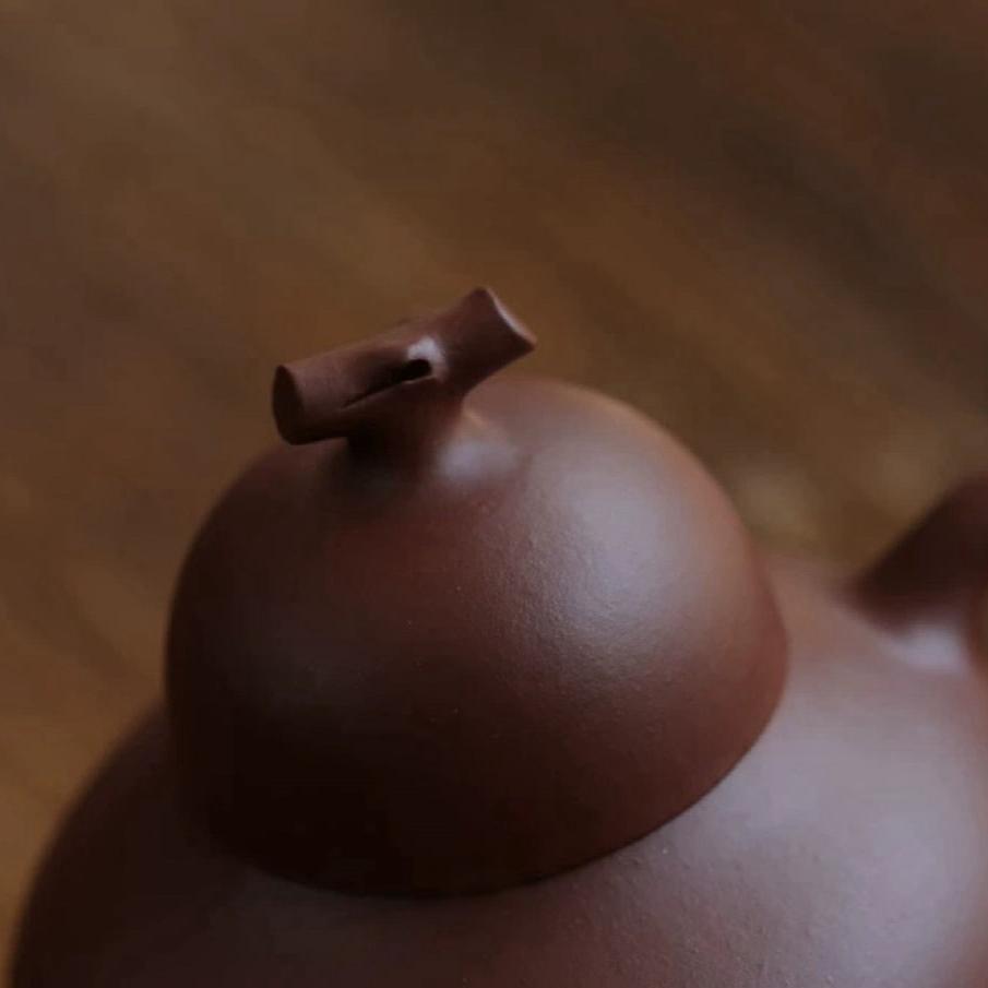 Gourd - shaped Elegance Huzhi Bottom Groove Qing Yixing Teapotyixing teapotAnyee TeaGourd - shaped Elegance Huzhi Bottom Groove Qing Yixing Teapot