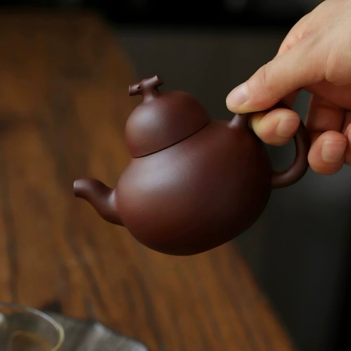 Gourd - shaped Elegance Huzhi Bottom Groove Qing Yixing Teapotyixing teapotAnyee TeaGourd - shaped Elegance Huzhi Bottom Groove Qing Yixing Teapot