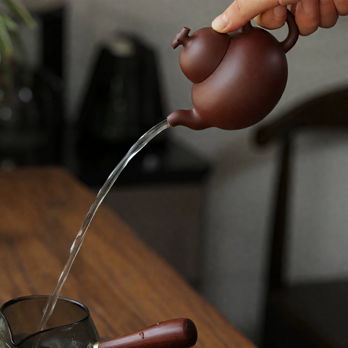 Gourd - shaped Elegance Huzhi Bottom Groove Qing Yixing Teapotyixing teapotAnyee TeaGourd - shaped Elegance Huzhi Bottom Groove Qing Yixing Teapot