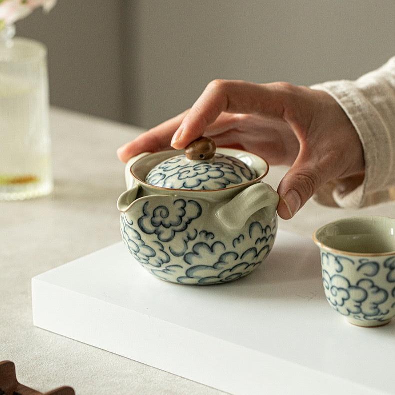 Xiangyun Handheld Teapot Retro Ceramic Gaiwan for Home UseteapotsAnyee TeaXiangyun Handheld Teapot Retro Ceramic Gaiwan for Home Use